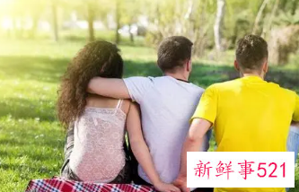 梦见陷入三角恋爱是什么意思