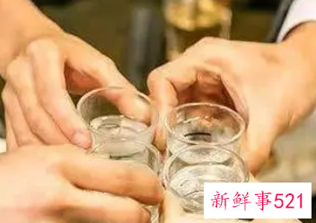 与领导初次喝酒怎么敬酒
