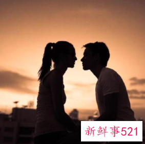 男生看上你了的举动