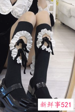 黑色一脚蹬配什么袜子