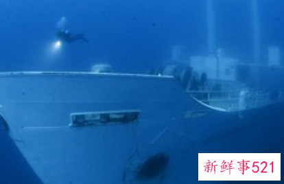 梦见坐船船沉了人没事