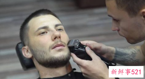 梦见在理发店刮胡子