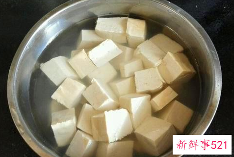 鲤鱼炖豆腐是加开水还是冷水