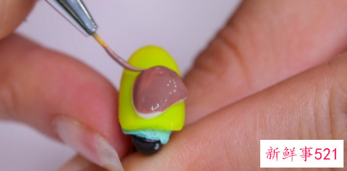 示范最简单的雕花美甲款式