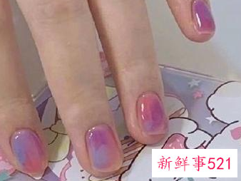 女生什么颜色指甲好看