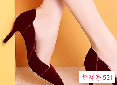 四十多岁穿什么色蕾丝连衣裙