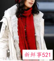 肤色暗黄戴什么颜色围巾