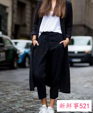 小白鞋西裤搭配