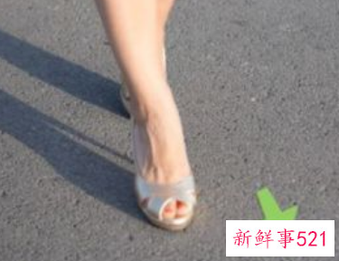 怎么学穿高跟鞋走路