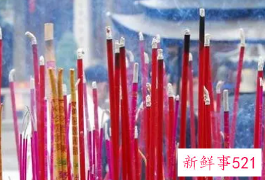 梦见上寺院上香什么意思