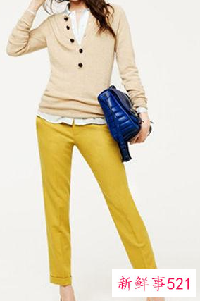 黄色运动裤搭配