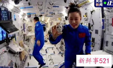 冰墩墩在中国空间站天宫课堂亮相