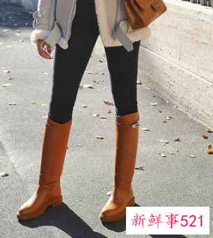 鞋子什么颜色比较百搭