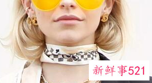 丝巾勒脖子的体验