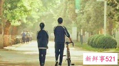 女生暗恋男生有哪些表现呢