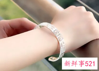 银手链和银手镯一起佩戴的禁忌