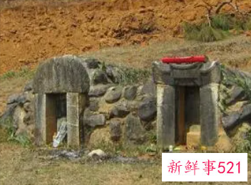 梦见自家地里很多坟