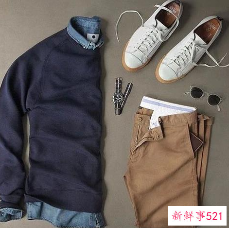 藏青色卫衣配牛仔裤