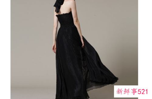 纯黑色裙子配什么鞋