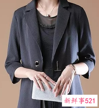 四十多岁穿什么色蕾丝连衣裙