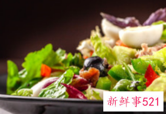 已婚女人梦见吃东西