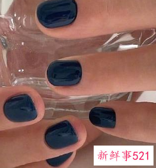 女生什么颜色指甲好看