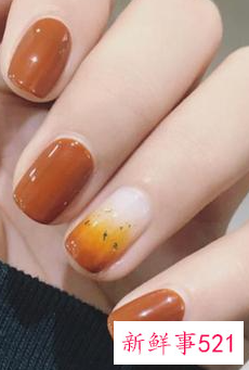 女生什么颜色指甲好看