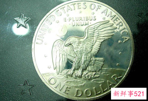 像月亮的银币睡前故事