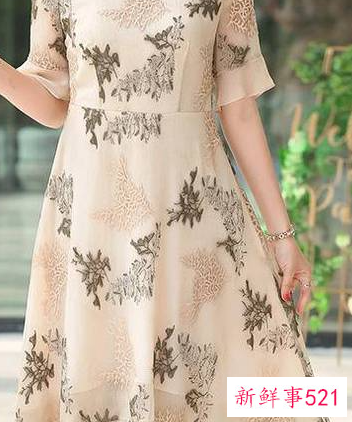 四十多岁穿什么色蕾丝连衣裙