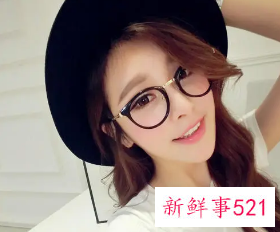 黑色眼镜配什么帽子