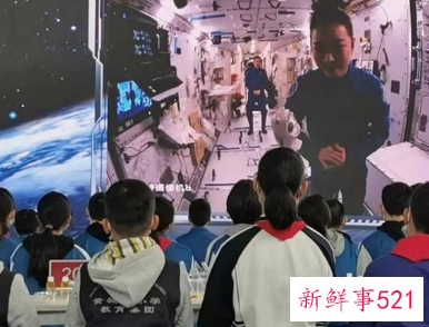 冰墩墩在中国空间站天宫课堂亮相