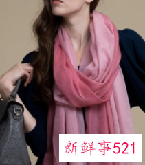 肤色暗黄戴什么颜色围巾