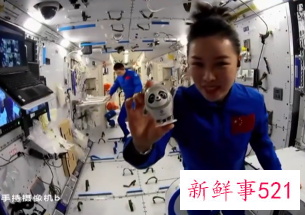 冰墩墩在中国空间站天宫课堂亮相