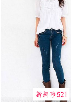 牛仔裤适合穿什么鞋子