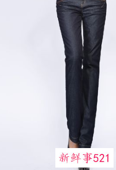 牛仔裤适合穿什么鞋子