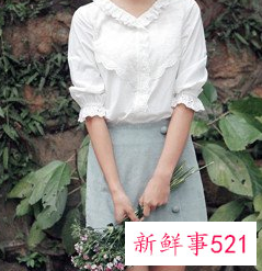 白衬衫配什么毛衣