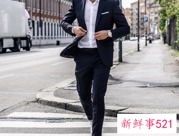 男士休闲皮鞋配什么衣服