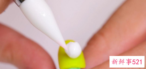 示范最简单的雕花美甲款式