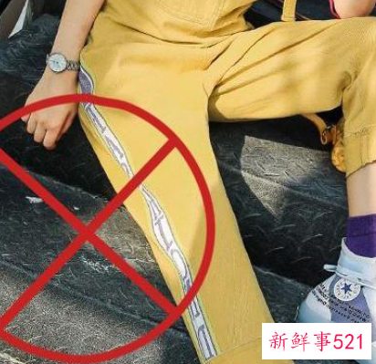 黄色运动裤搭配