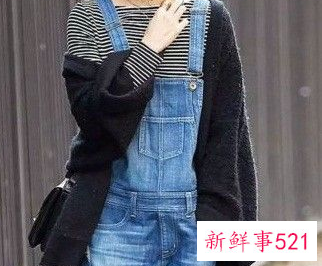 牛仔背带裙外套搭配图