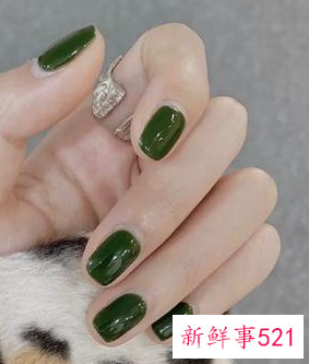 女生什么颜色指甲好看