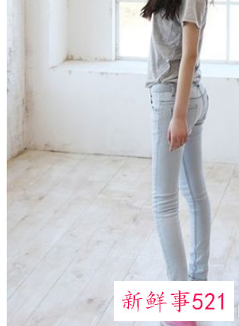 牛仔裤适合穿什么鞋子