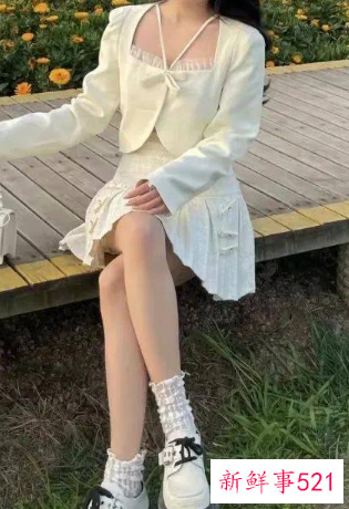 比较薄的外套搭配