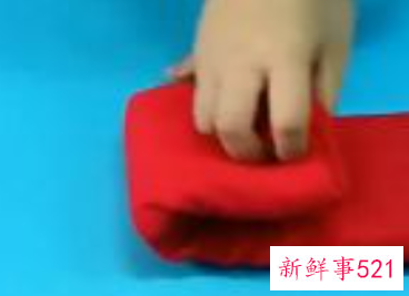 女孩子的围巾怎么折