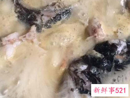 鲤鱼炖豆腐是加开水还是冷水