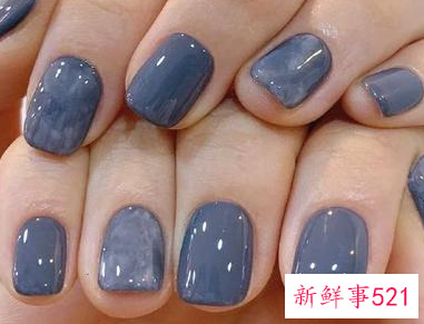 女生什么颜色指甲好看