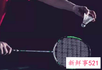 男人眼中打羽毛球的女人