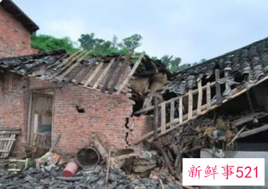 梦见房子被大风吹倒是什么意思