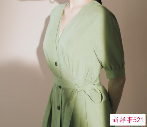 翠绿色裙子好看吗