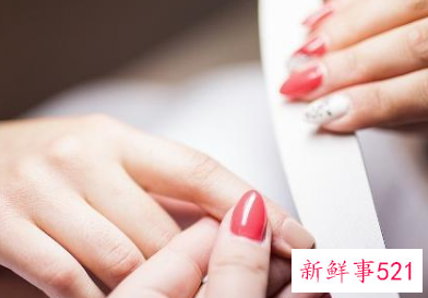 示范最简单的雕花美甲款式